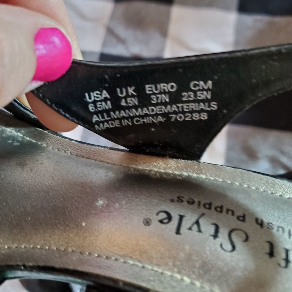 Soft Style Heels  - Picture 9 of 12